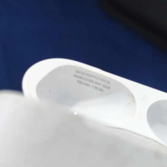 Apple Airpods a2190 1st Gen - Picture 2 of 2